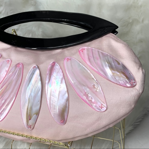 Vintage Shell Embellished Acrylic Handle Clutch - Picture 3 of 12